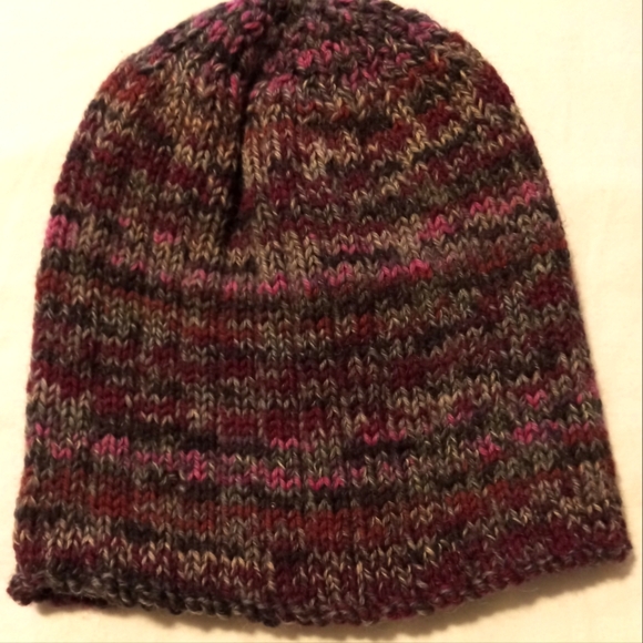 Small handknitted hat - Picture 2 of 2